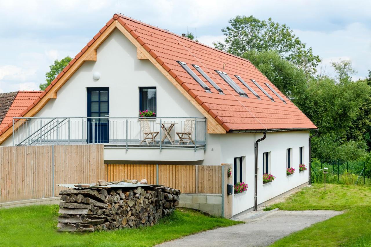 Apartmány Jedovary Trhové Sviny Exterior foto