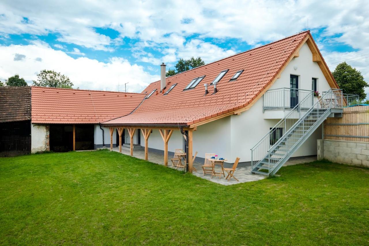 Apartmány Jedovary Trhové Sviny Exterior foto
